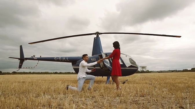 Оригінальна пропозиція вийти заміж, написана на кукурудзяному полі