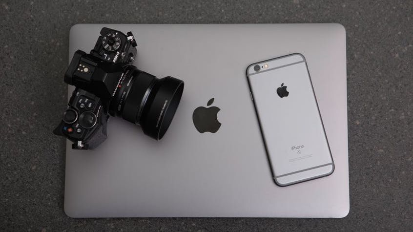 Розетка не продає "яблучні" гаджети - фото 1