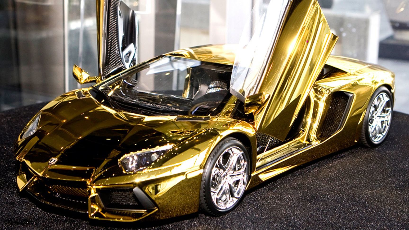 Статусні речі - фото 1