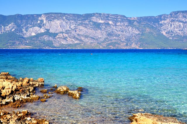 Саме на острові Седир можна прогулятися по пісочку Клеопатри- фото 269794