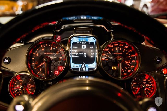 Майже новий Pagani Huayra виставили на продаж - фото 268529