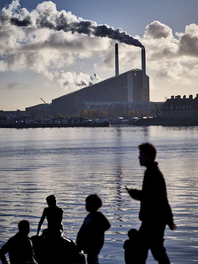 На даху електростанції в Копенгагені відкриють лижну трасу - фото 268756