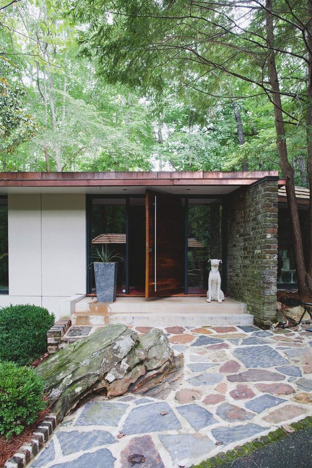 Так виглядає незвичайний круглий будинок у США- фото 273443