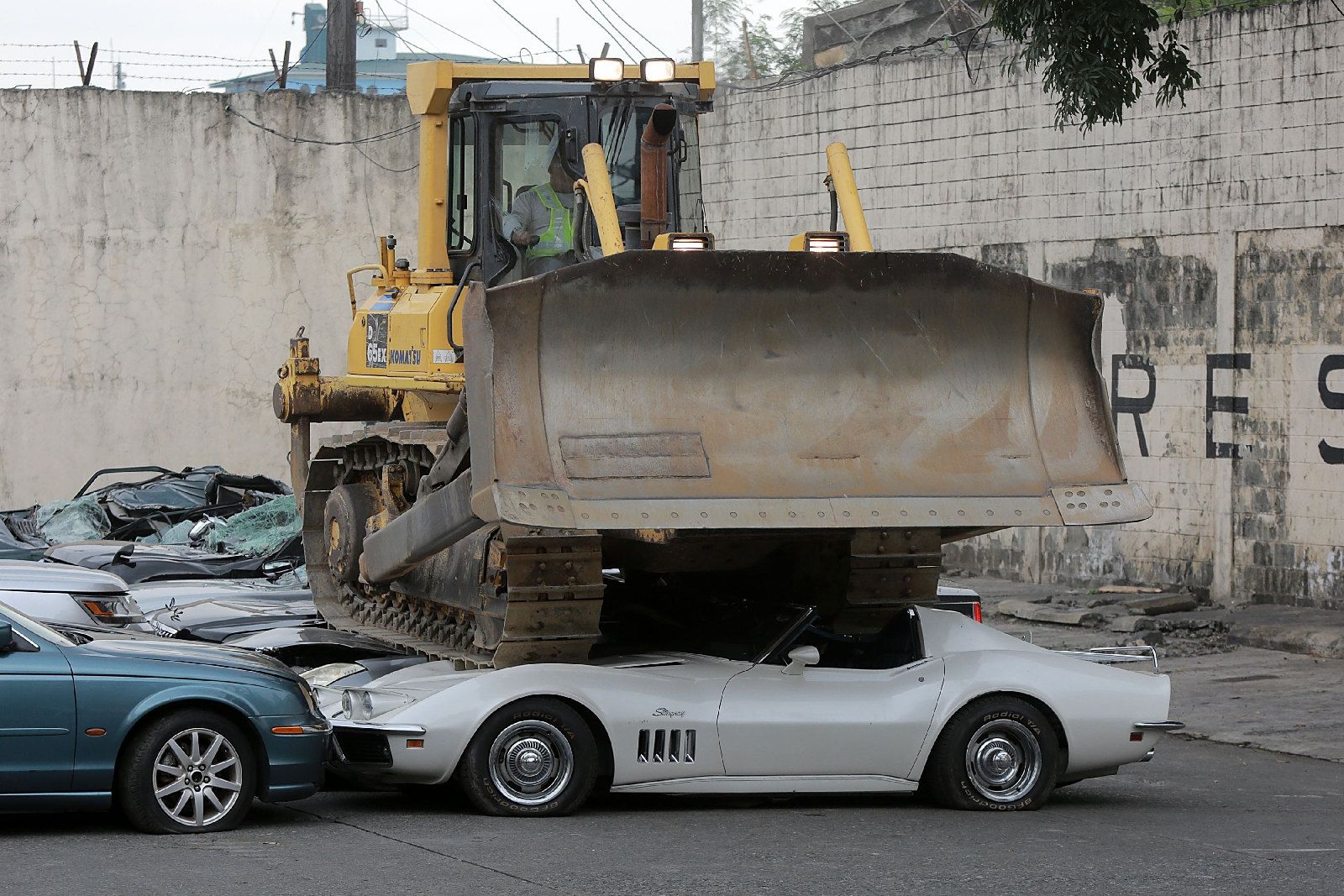 Знищення спорткарів чиновників зняли на відео