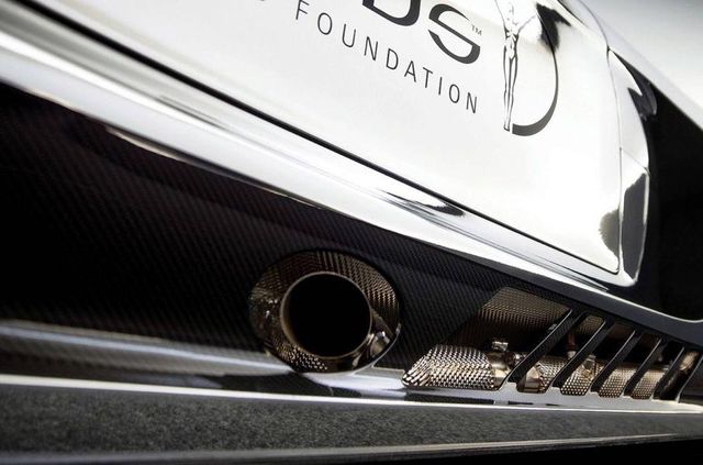 Mercedes продає гоночне купе, яке жодного разу не виїжджало на трек - фото 270891