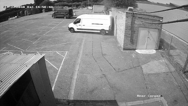 У Британії таємнича сила потрапила на відео