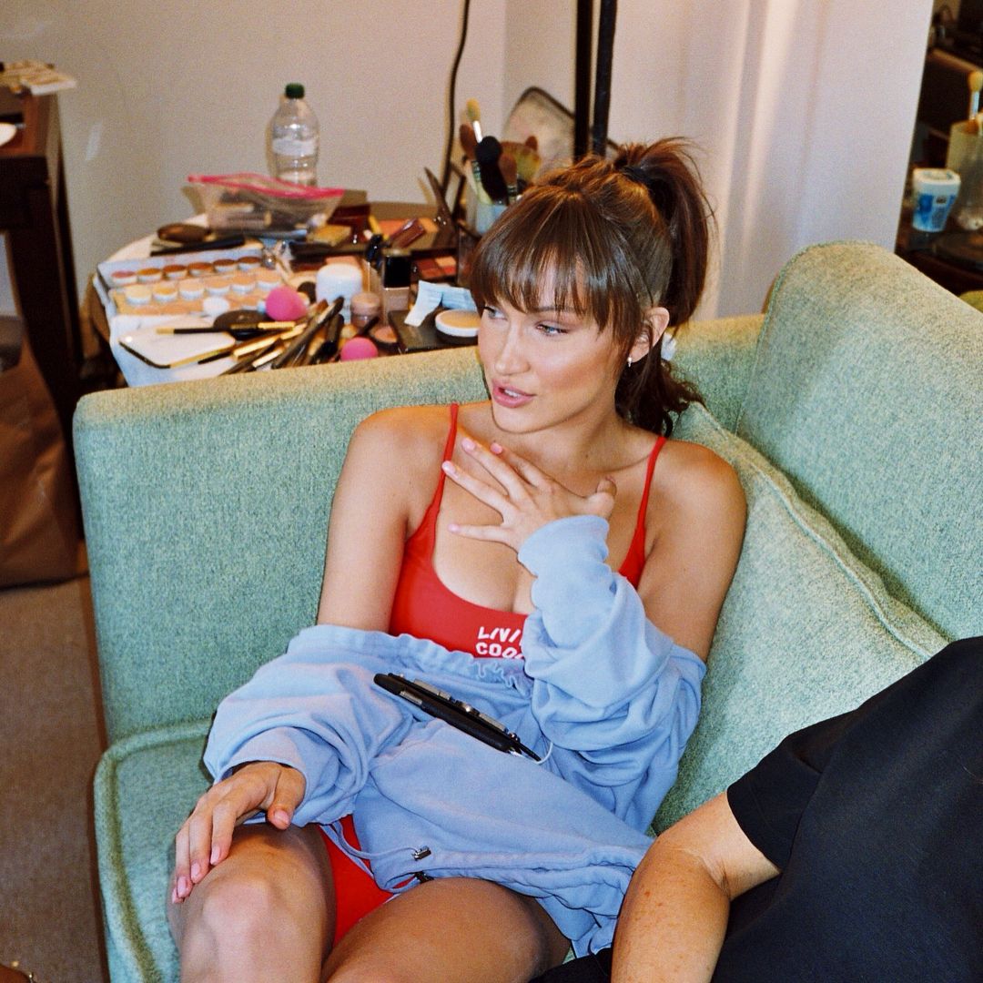 Засмагла Белла Хадід показала форми в купальнику