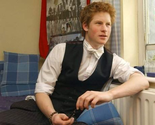 Як виглядала кімната принца Гаррі в коледжі- фото 273395