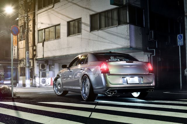 Виглядає круто: японець удосконалив свій Chrysler 300C - фото 268200