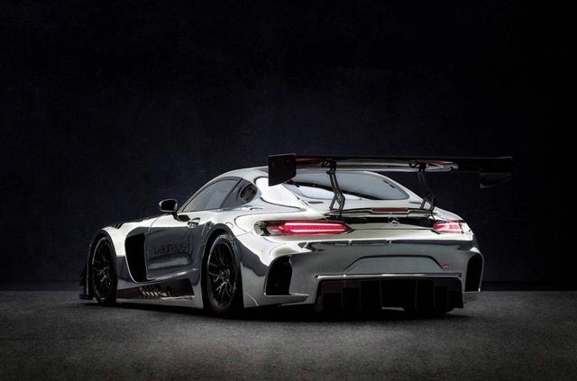 Mercedes продає гоночне купе, яке жодного разу не виїжджало на трек - фото 270892