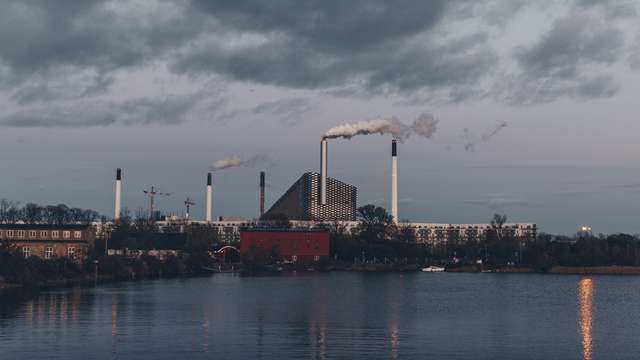 На даху електростанції в Копенгагені відкриють лижну трасу - фото 268758