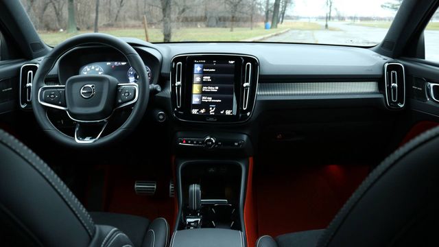 Кросовер Volvo XC40 - фото 271614