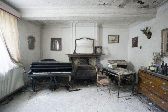 Занедбані фортепіано і роялі у загадкових знімках - фото 268184