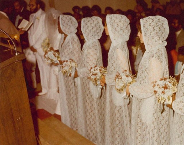 Ці сукні подруг нареченої колись були у тренді - фото 267811