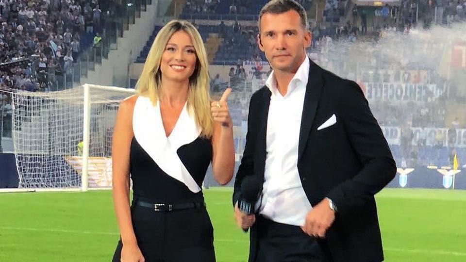 Андрій Шевченко працюватиме на телебаченні з пишногрудою білявкою: гарячі фото