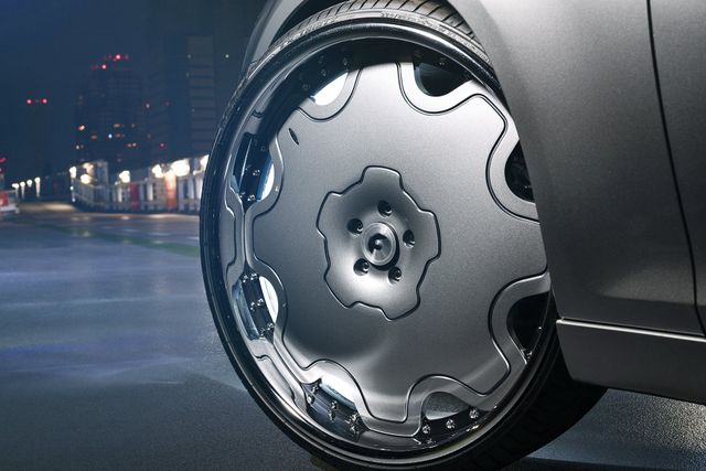 Виглядає круто: японець удосконалив свій Chrysler 300C - фото 268201