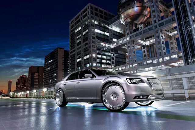 Виглядає круто: японець удосконалив свій Chrysler 300C - фото 268203