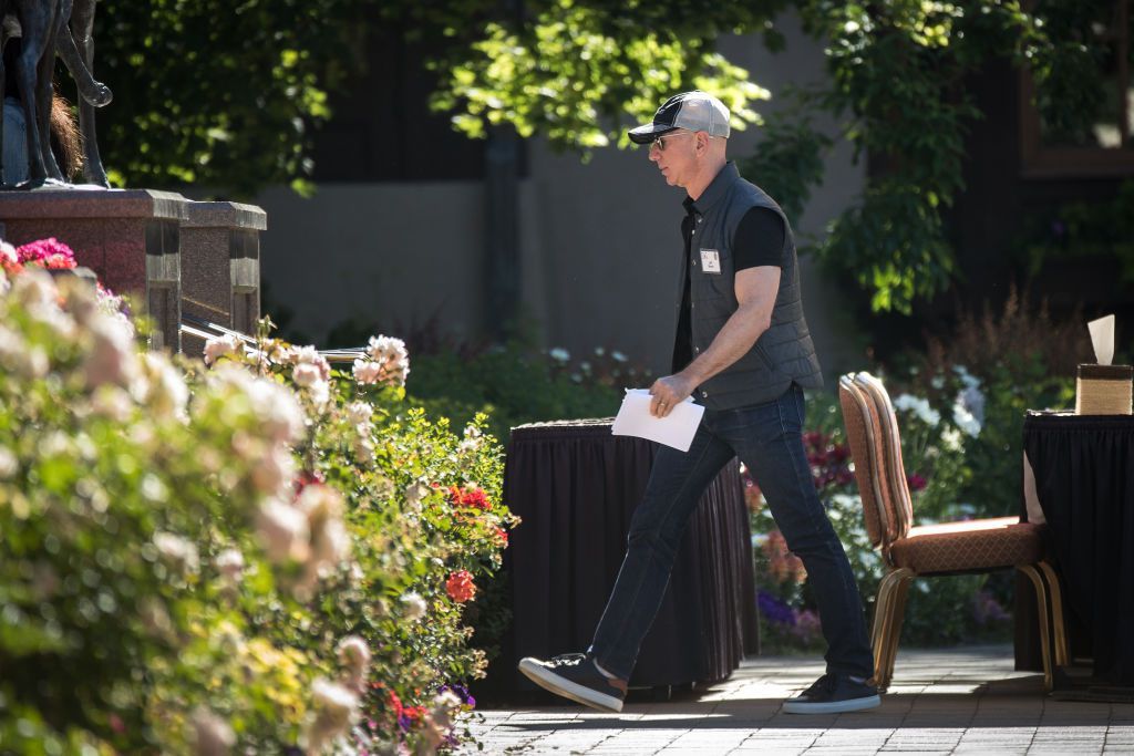 Найбагатшу людину планети присоромили за дивний стиль