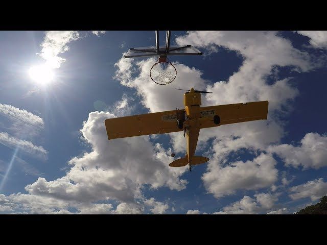 З літака в корзину: баскетболіс увійшов в історію завдяки неймовірному кидку