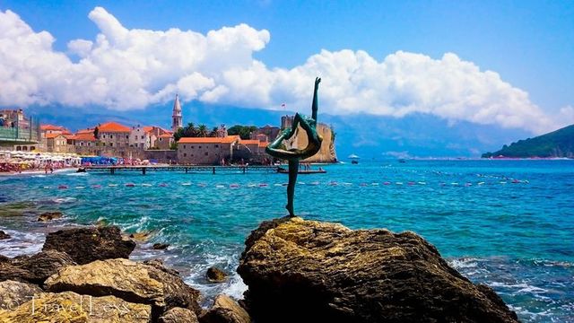 Скульптура танцівниці – одна з найпопулярніших у Будві- фото 272887