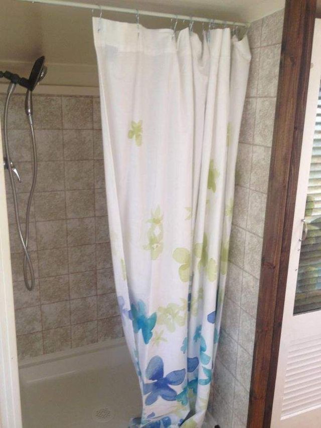 Старий автобус перетворили на чудове житло на колесах- фото 270664