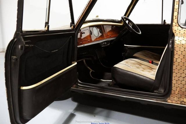 У США продають унікальне авто The Beatles- фото 270589