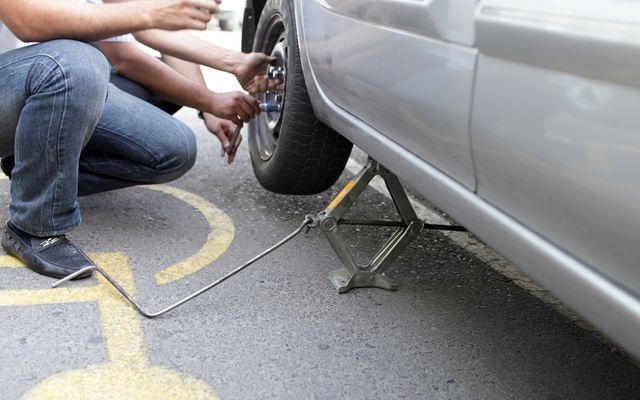 Штатний домкрат навіть може стати причиною смерті - фото 270962