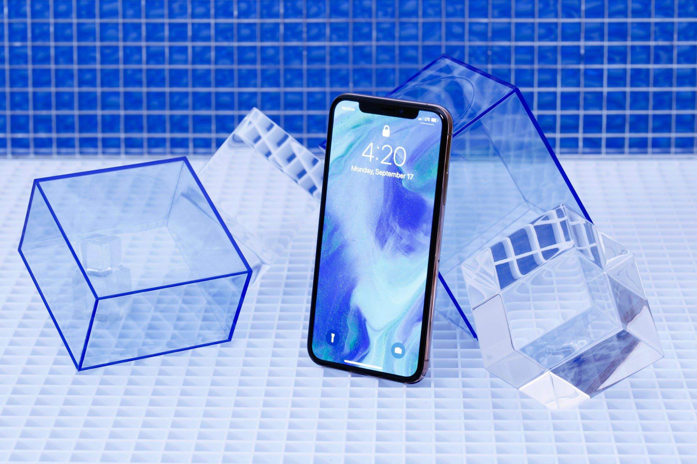 Аналітики стверджують, що iPhone XS Max продається краще за молодшу версію