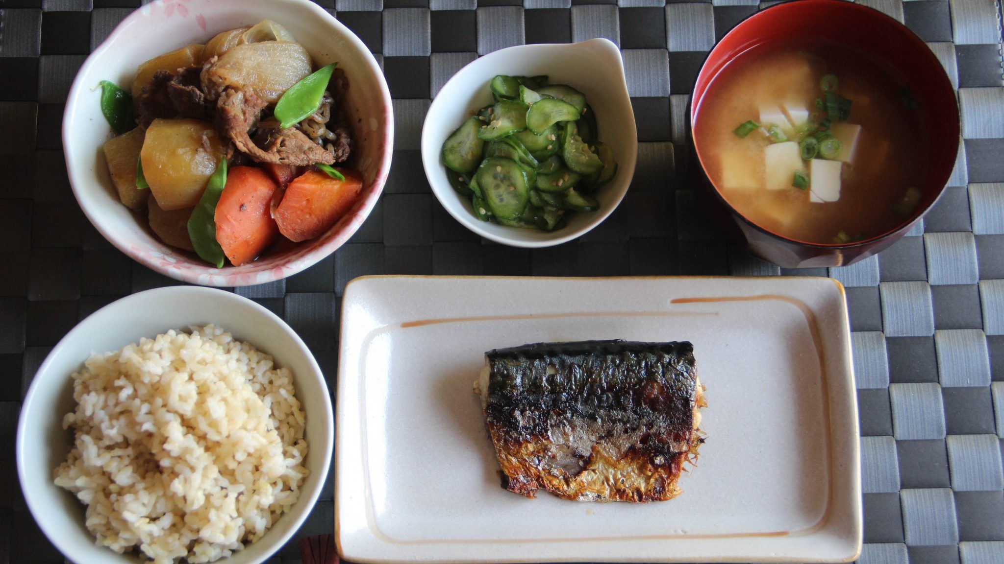 Дієтологи розповіли, що буде, якщо пропускати обід