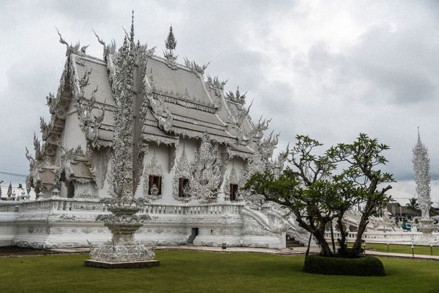 У Таїланді добудовують найкрасивіший храм у світі - фото 275070