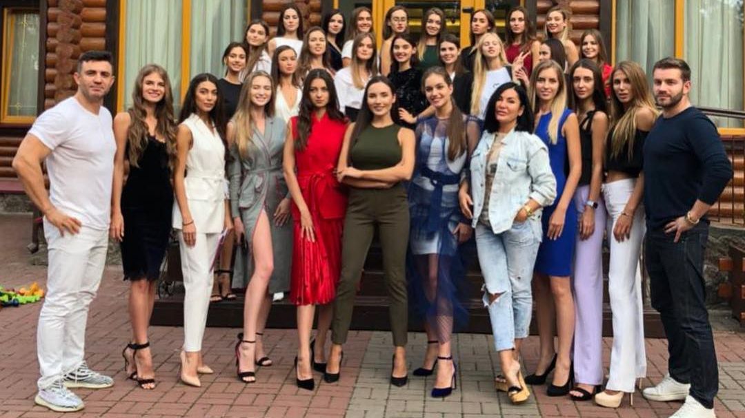 Фіналістки конкурсу Міс Україна 2018 з Олександрою Кучеренко - фото 1