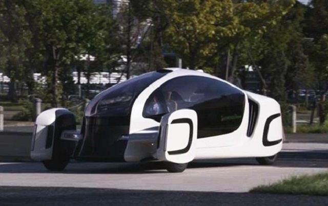 Японія представила електромобіль, який на 90% зроблений із пластику