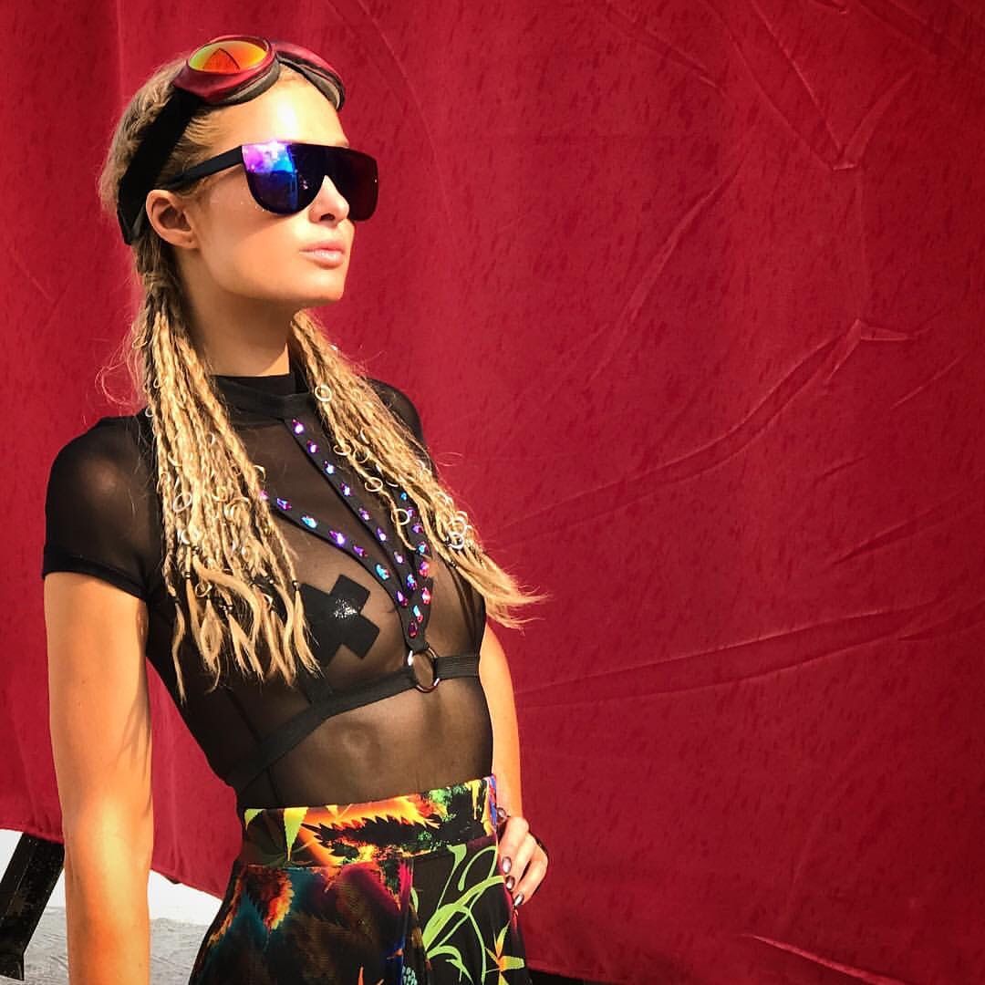 Періс Хілтон на Burning Man 2018 - фото 1