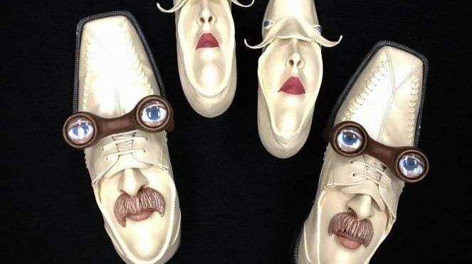 Художниця креативно оживила звичайне взуття