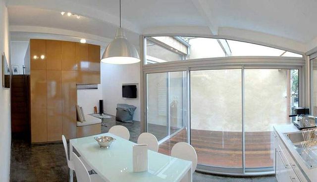 Француз зробив затишний будинок з простого гаража- фото 278220