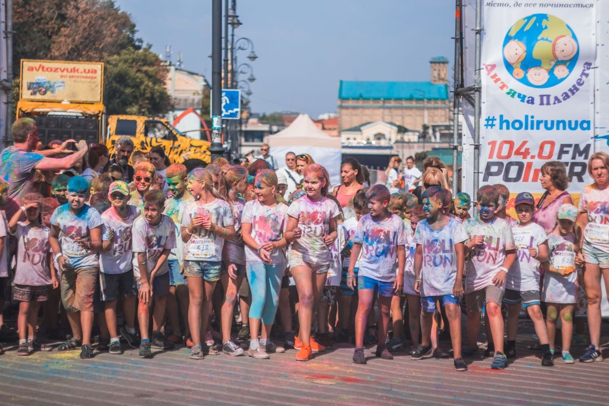 У Києві пройшов кольоровий забіг: відеофакт