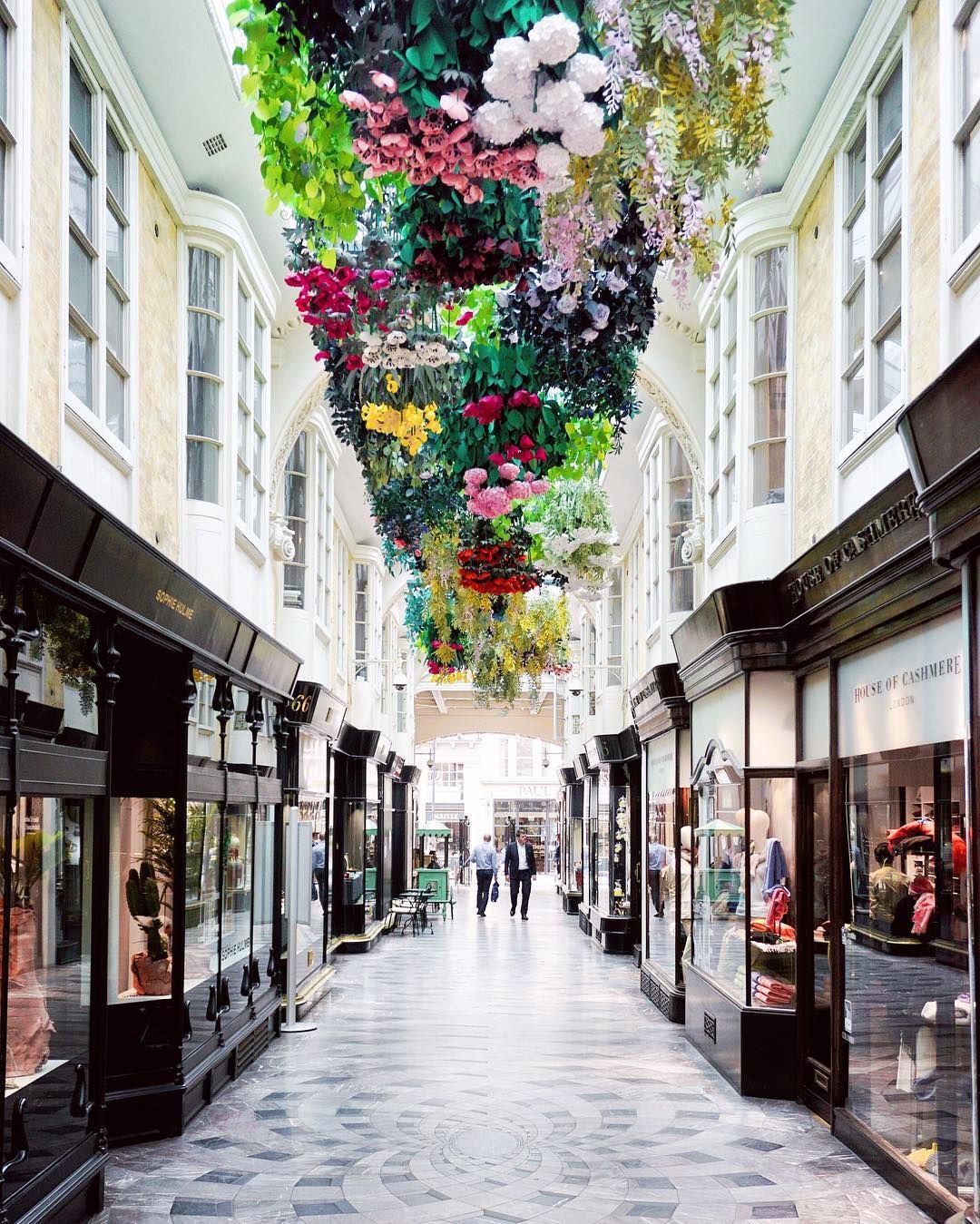 Вуличне життя від Алекса Зуахі - фото 1