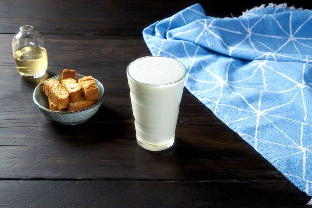 Тепле молоко з мінеральною водою - фото 279171