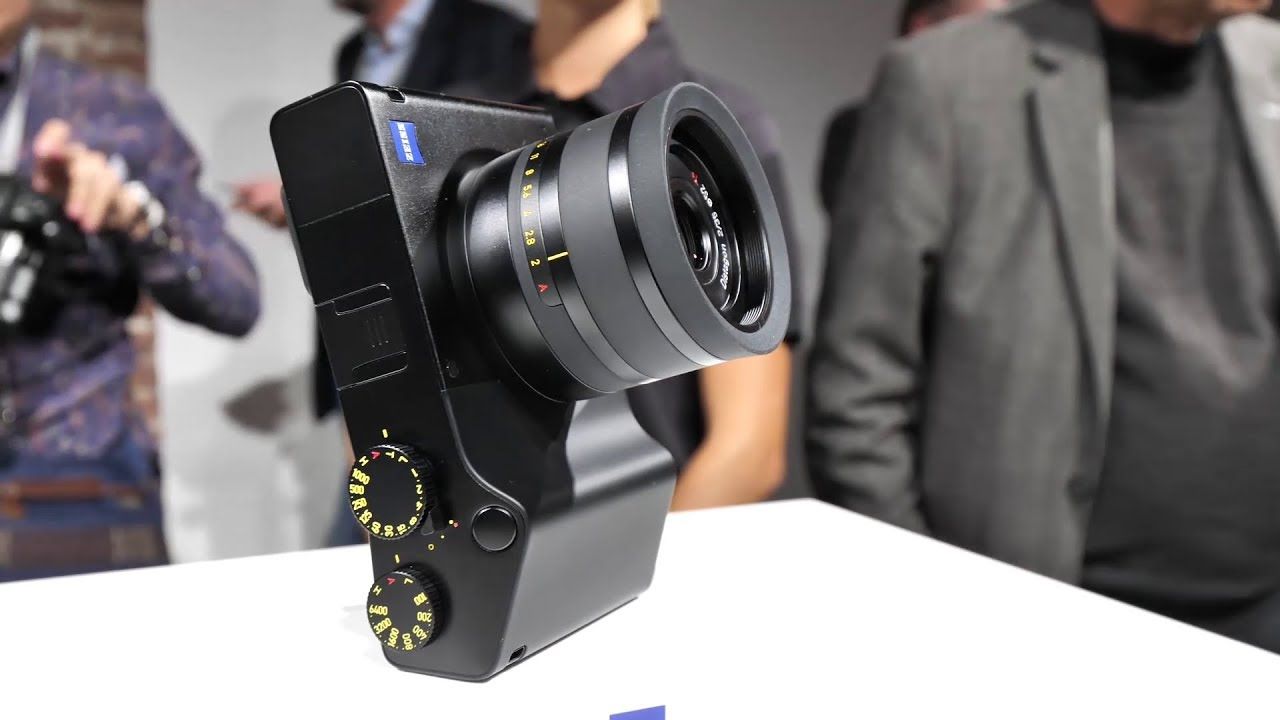 Zeiss представила камеру з вбудованим Photoshop Lightroom CC