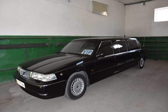 В Україні побачили рідкісний лімузин Volvo Кучми - фото 274131