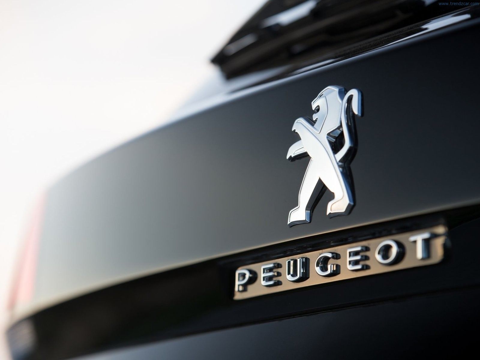 З'явилося перше фото концепт-кара Peugeot