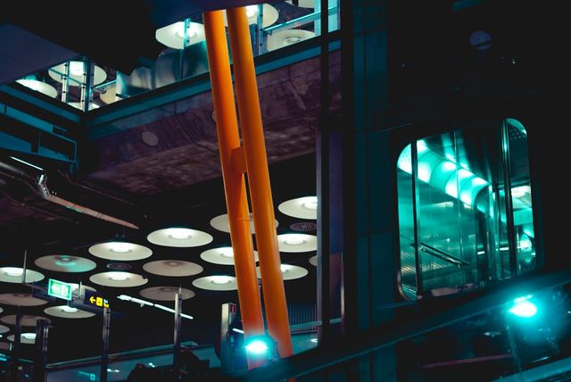 Іспанія у фото в стилі кіберпанк - фото 276448