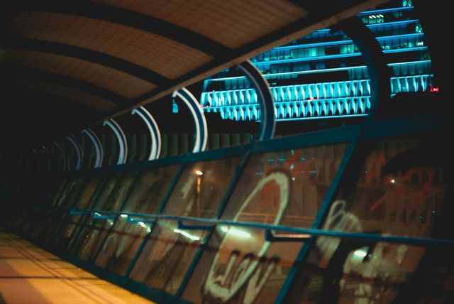 Іспанія у фото в стилі кіберпанк - фото 276451