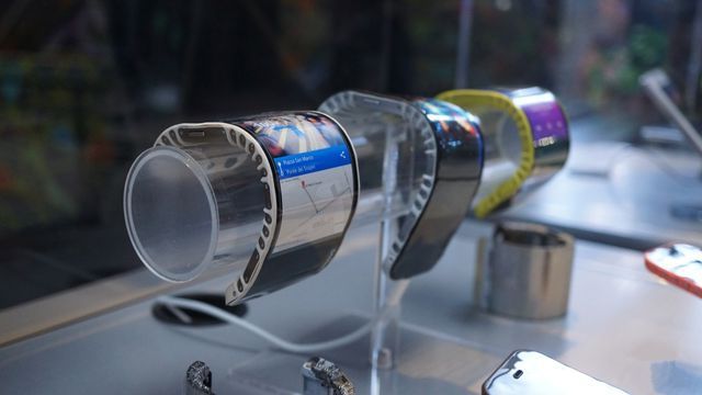 Гнучкий смартфон Lenovo показали на відео