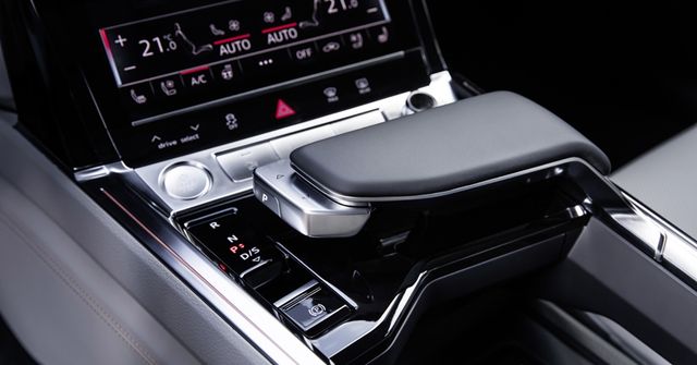 Представлено кросовер Audi e-tron - фото 276726