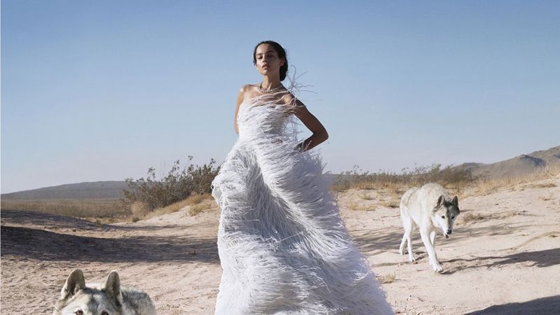 Зої Кравіц знялася в ефектній фотосесії з вовками