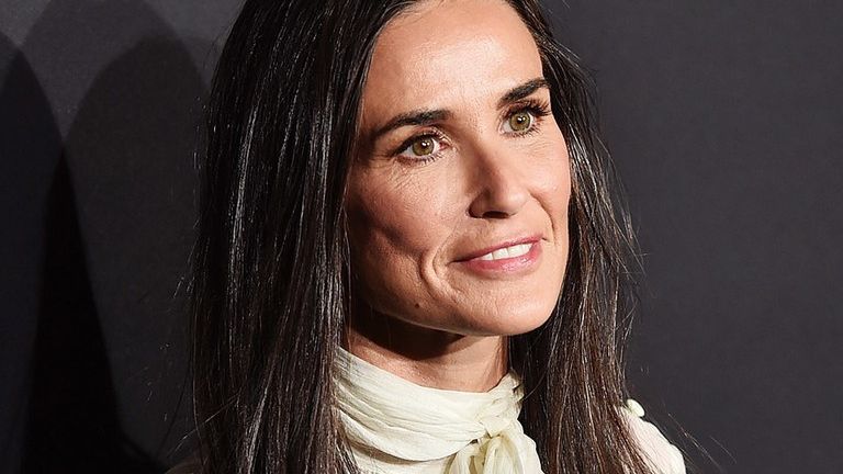 Демі Мур підловили на вулиці без макіяжу