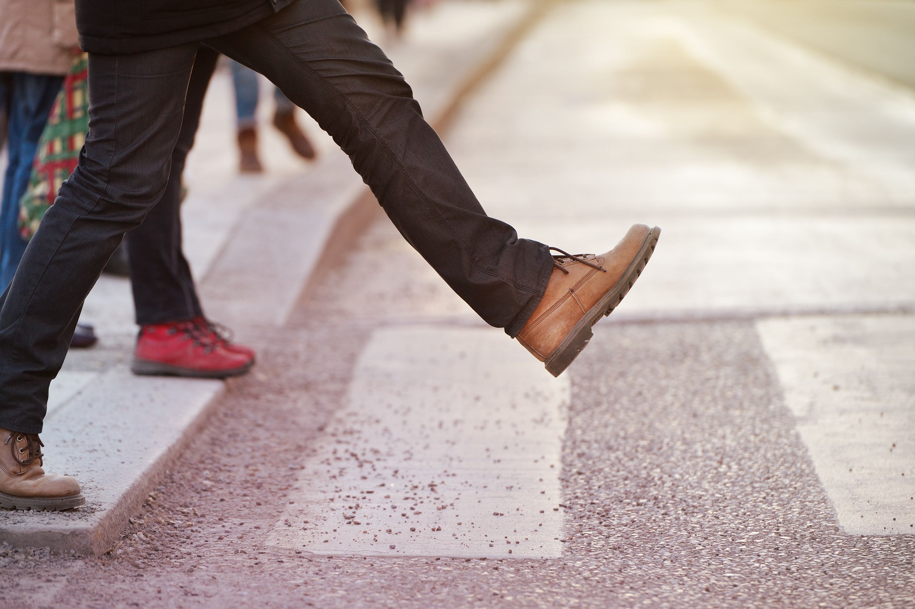 Науковці з'ясували, чому власні кроки здаються тихішими