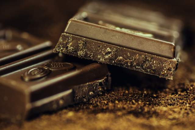 Їжте чорний шоколад - фото 274928