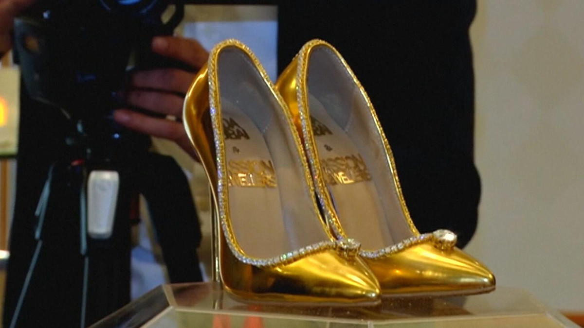 У Дубаї показали туфлі за 17 мільйонів доларів - фото 1